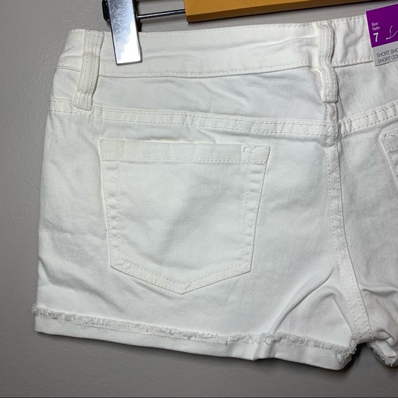 Sz. 7(Jrs) Mossimo Supply Co. white denim low rise shorts - Picture 5 of 12